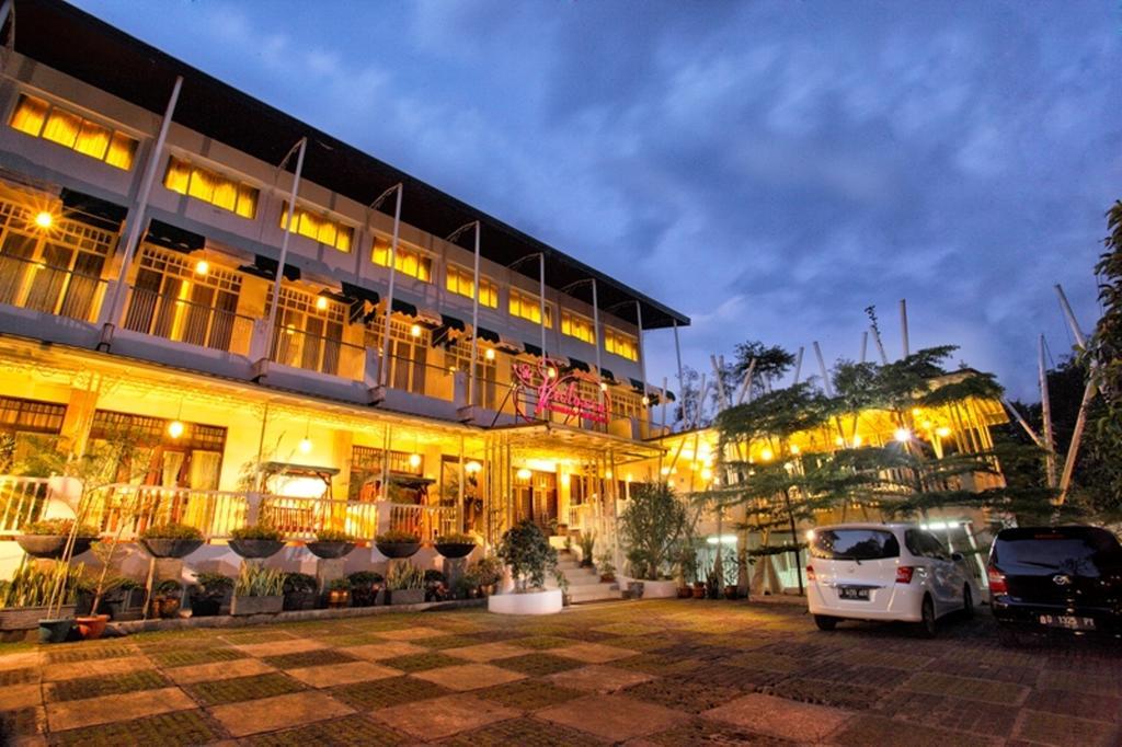 The Victoria Guesthouse Bandung Exterior foto